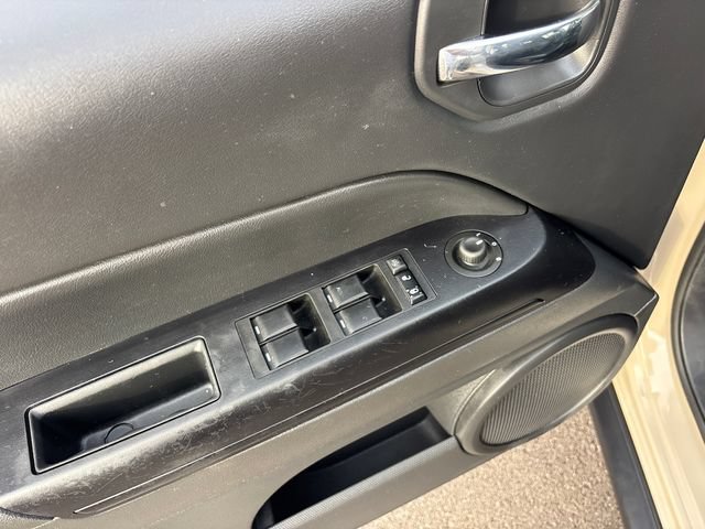 Used 2016 Jeep Patriot High Altitude FWD image 14