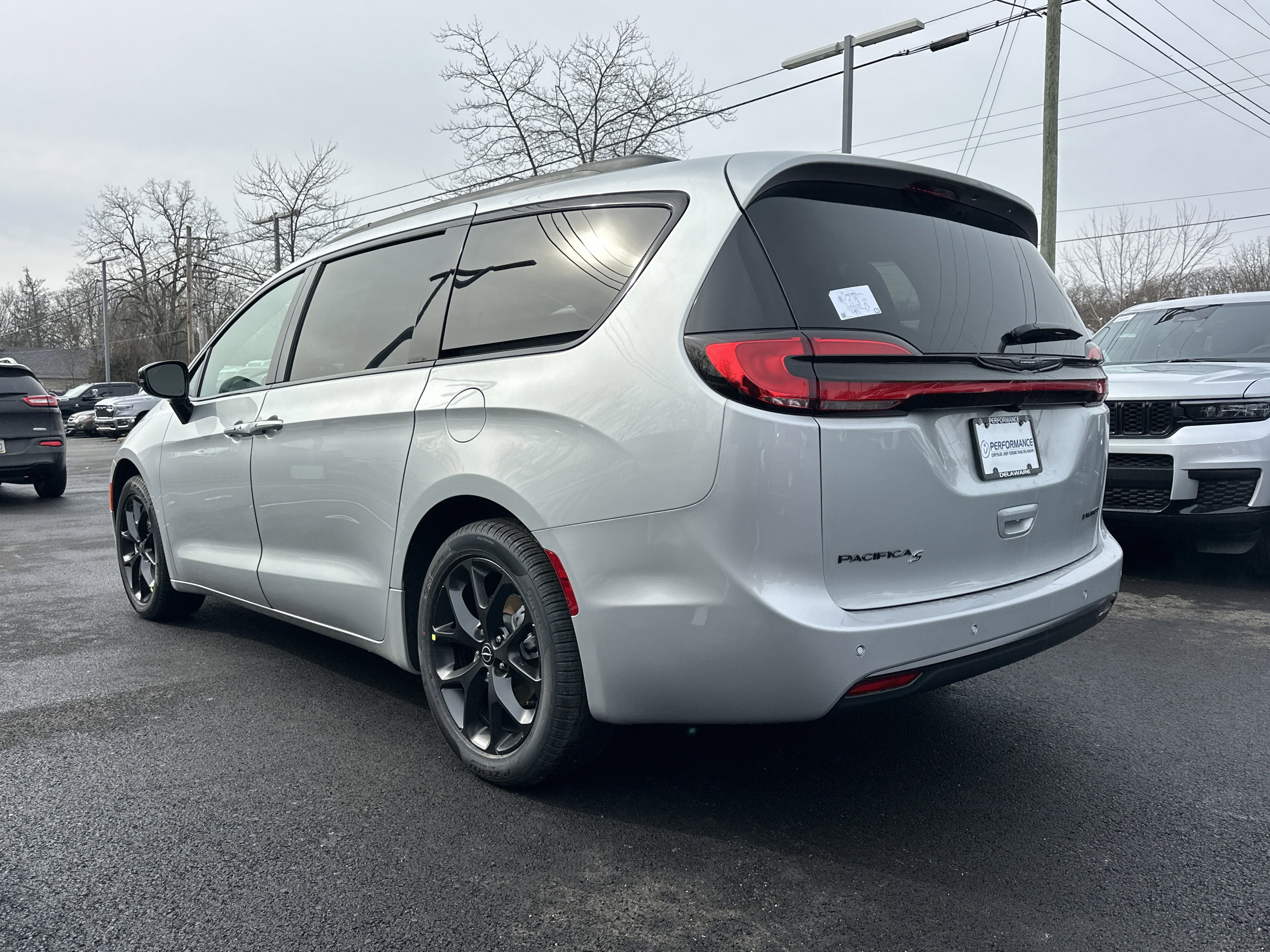 New 2026 Chrysler Pacifica Limited w/ S Appearance Package FWD image 25