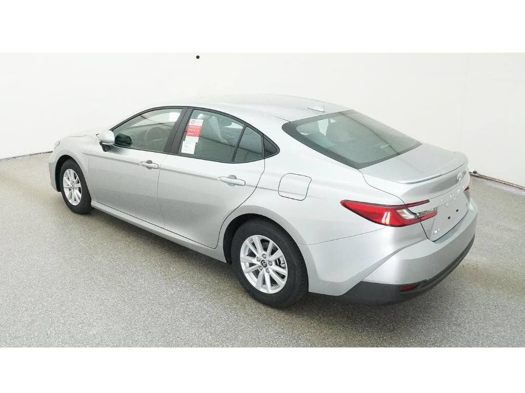 New 2026 Toyota Camry Hybrid FWD image 6