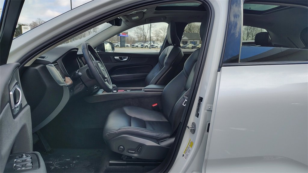Certified 2024 Volvo XC60 B5 Plus w/ Protection Package Premier image 7
