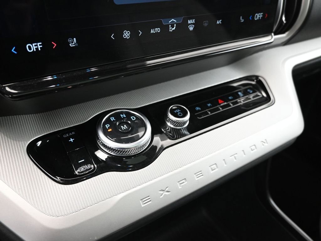 Certified 2025 Ford Expedition Active image 18