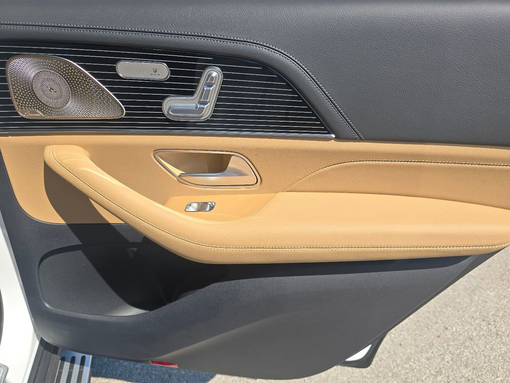 New 2026 Mercedes-Benz GLS 580 4MATIC image 23