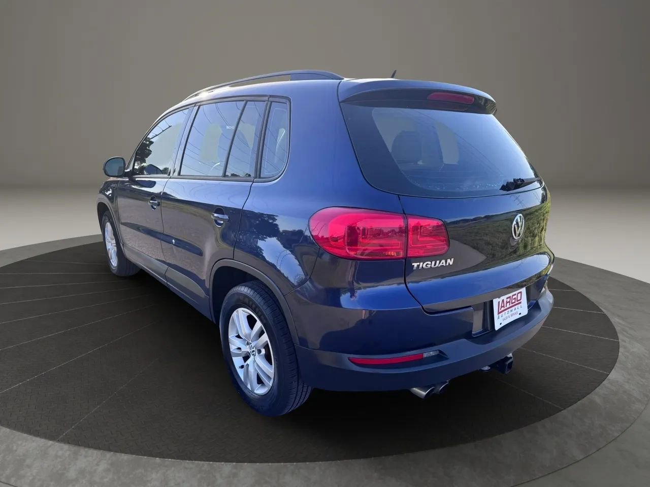 Used 2016 Volkswagen Tiguan S image 6