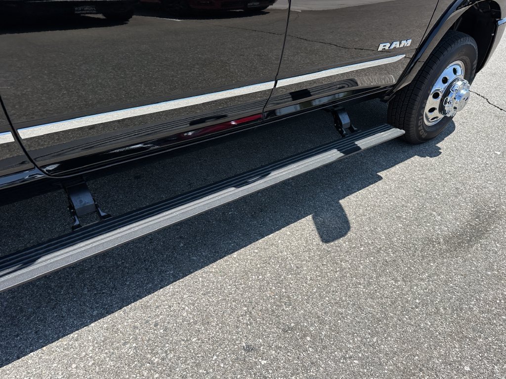 New 2026 RAM 3500 Limited AWD/4WD image 18