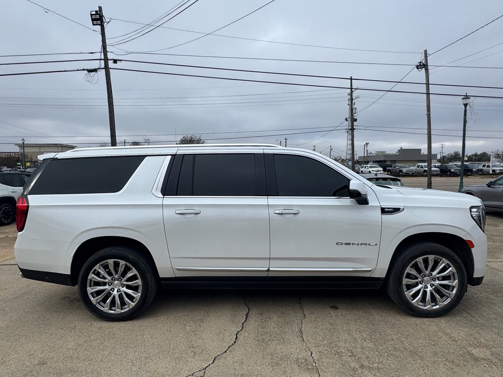 Used 2022 GMC Yukon XL Denali w/ Denali Reserve Package image 5