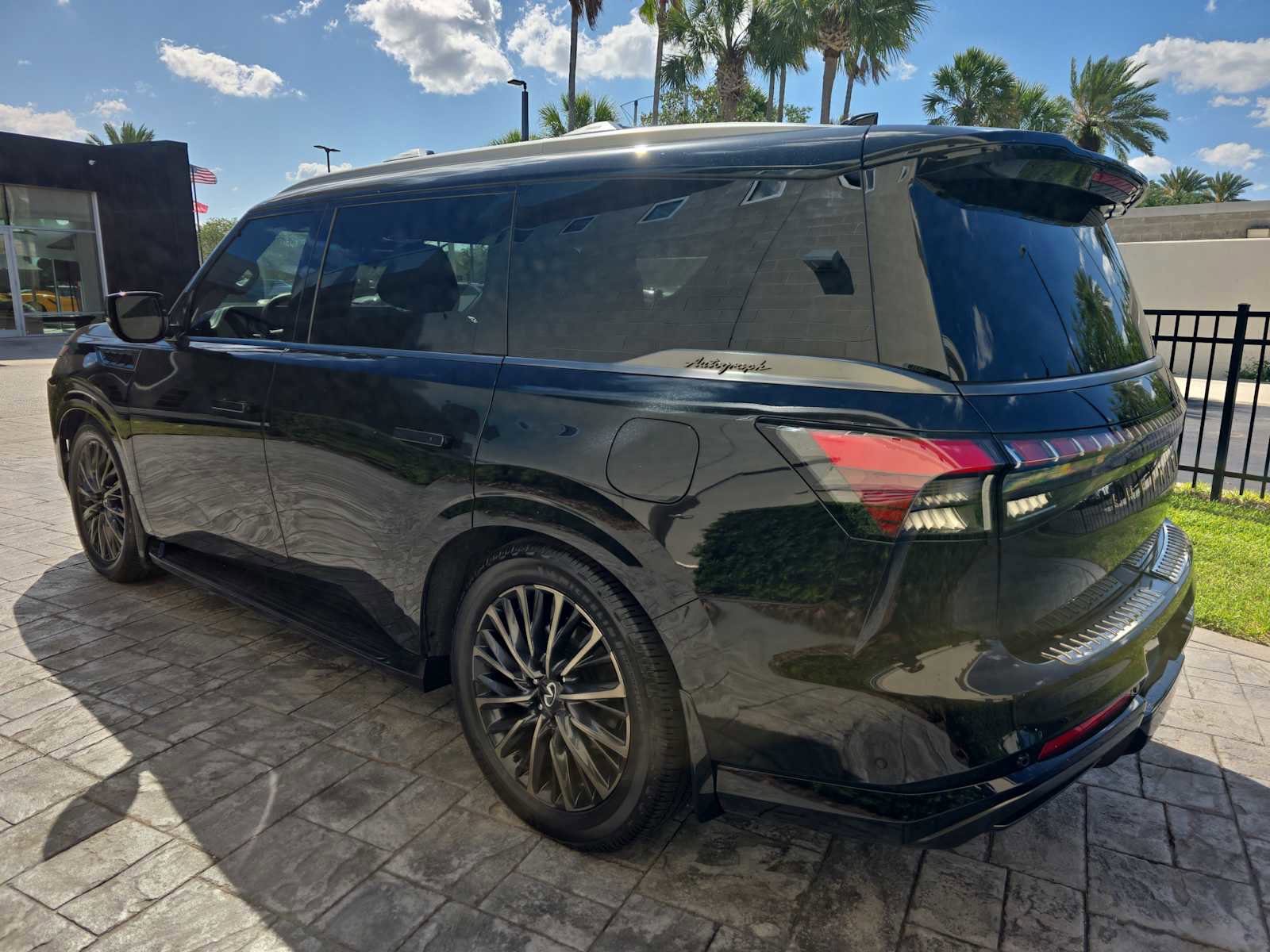 Certified 2025 INFINITI QX80 Autograph w/ Autograph Exterior Package image 7