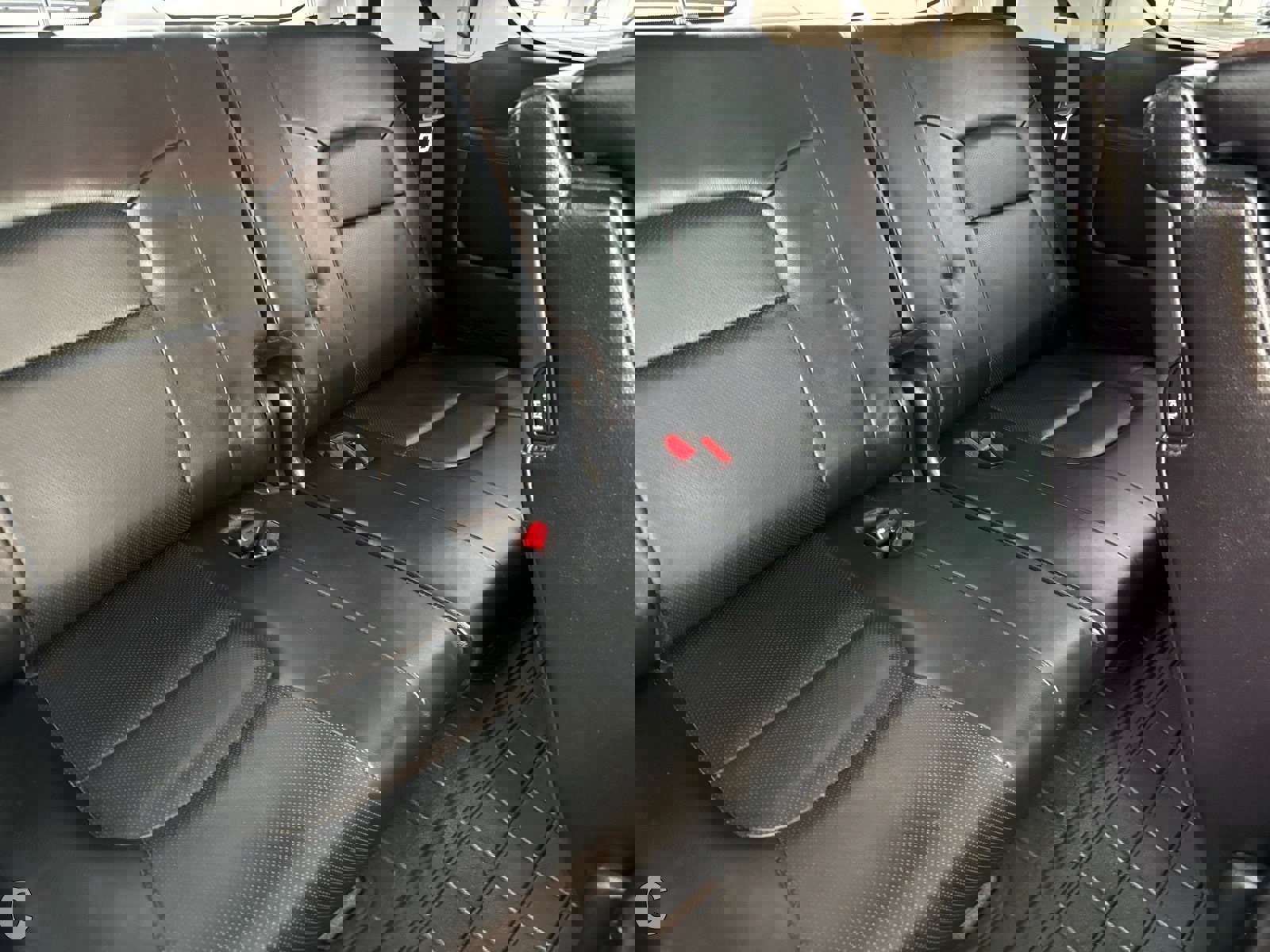 Used 2013 Toyota Land Cruiser image 32