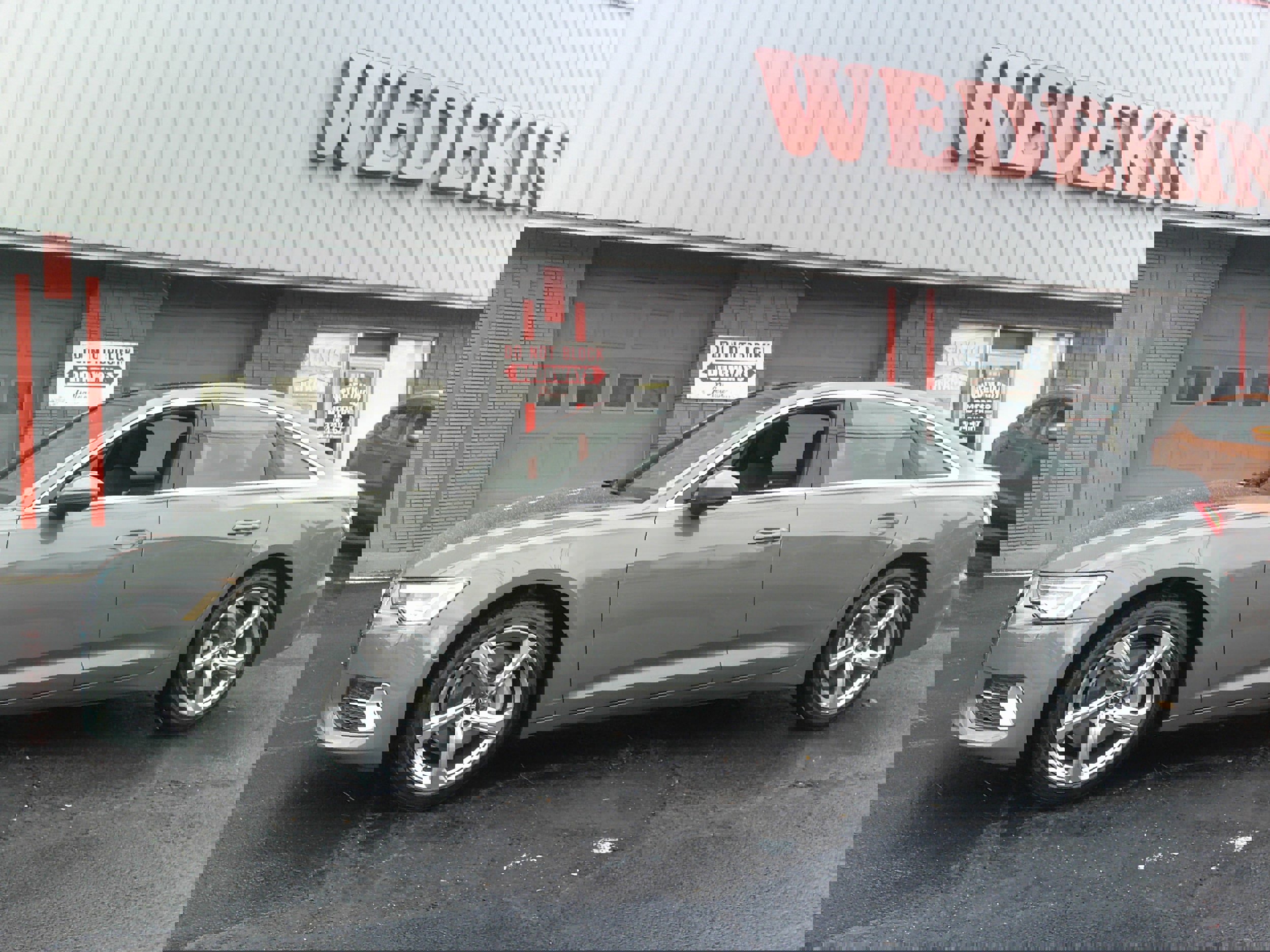 Used 2024 Audi A6 Premium Plus image 3