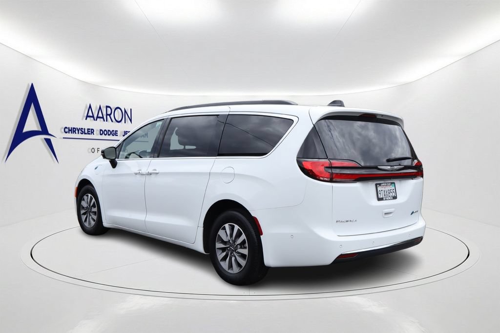 Used 2025 Chrysler Pacifica Select FWD image 7