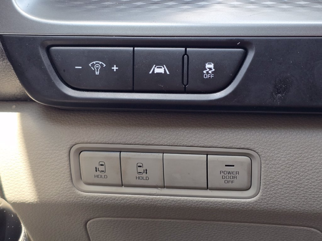 Used 2024 Kia Carnival LX FWD image 20