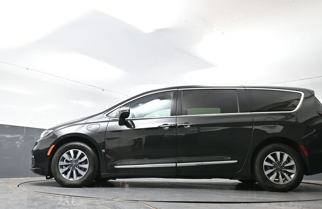 Used 2023 Chrysler Pacifica Limited FWD image 55