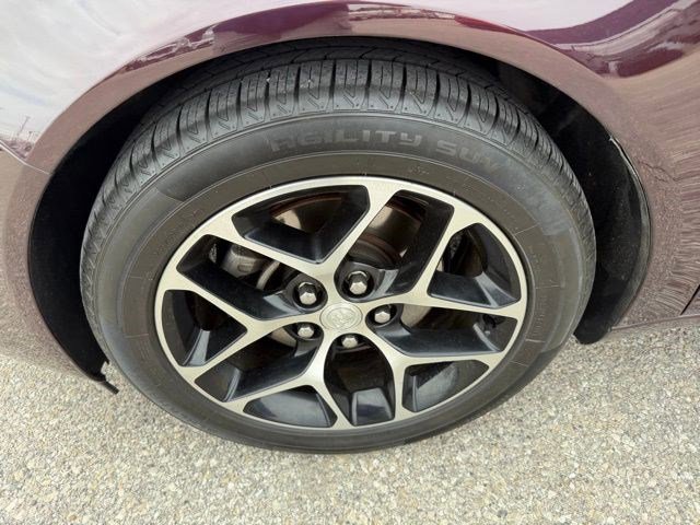 Used 2017 Buick Regal Sport Touring image 9