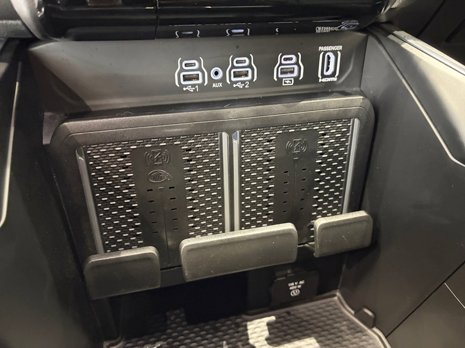 Used 2025 RAM 1500 Laramie w/ Night Edition AWD/4WD image 28