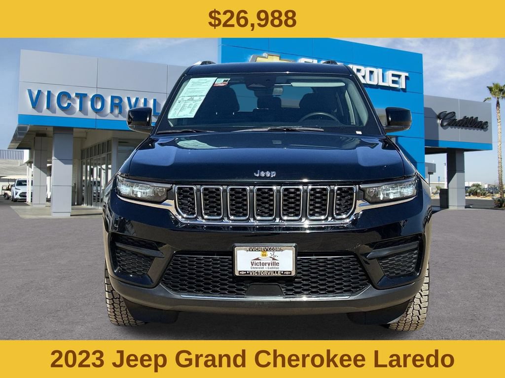 Used 2023 Jeep Grand Cherokee Laredo AWD/4WD image 2