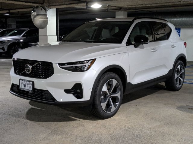 New 2026 Volvo XC40 B5 Plus w/ Climate Package AWD/4WD image 7