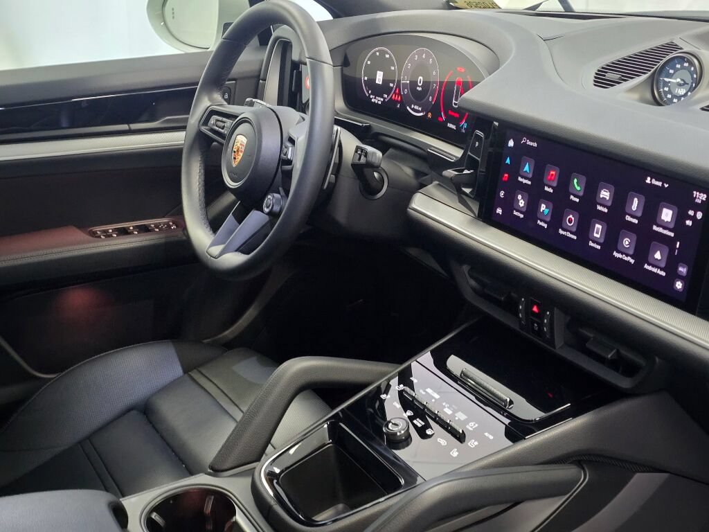 Certified 2025 Porsche Cayenne Coupe AWD/4WD image 31