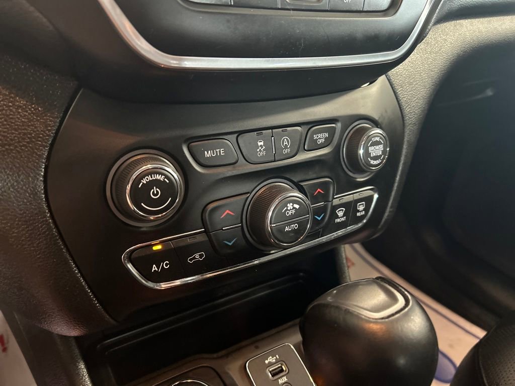 Used 2021 Jeep Cherokee Latitude Lux w/ Comfort/Convenience Group image 30
