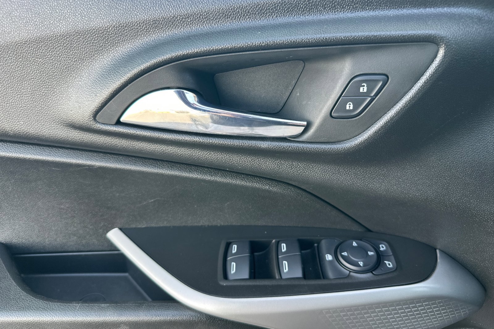 Used 2024 Chevrolet Trax LS w/ Driver Confidence Package image 11