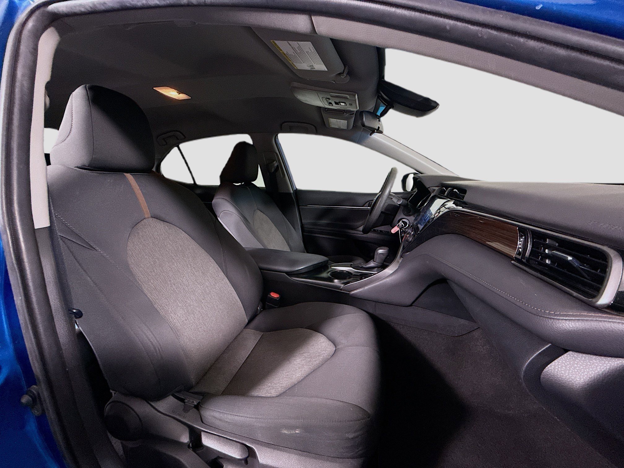 Used 2020 Toyota Camry LE w/ Carpet Mat Package image 28