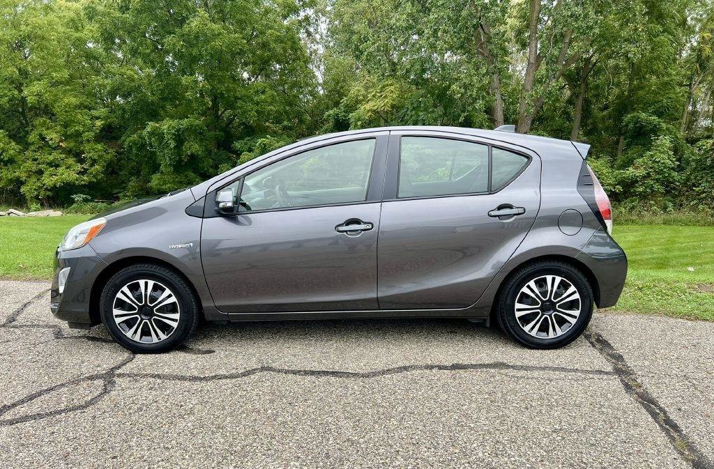 Used 2015 Toyota Prius C Two w/ Four Season Floor Mat Package FWD image 5