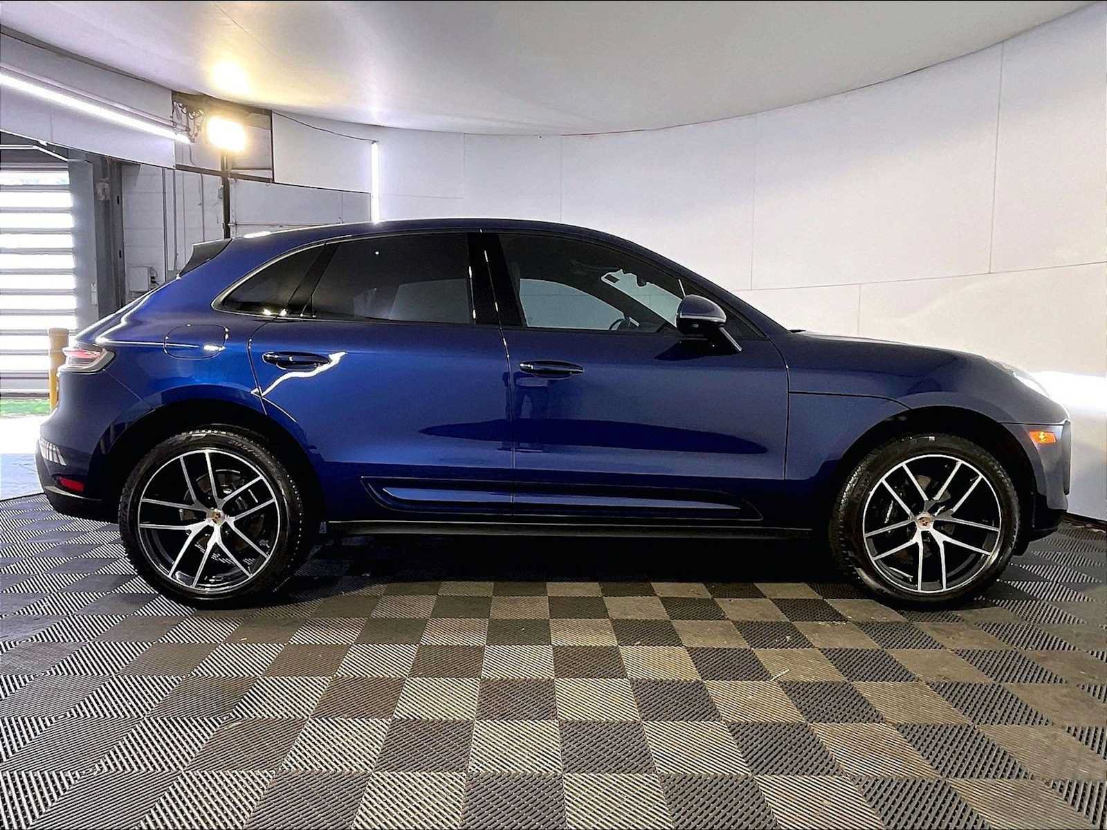 Certified 2023 Porsche Macan AWD/4WD image 8