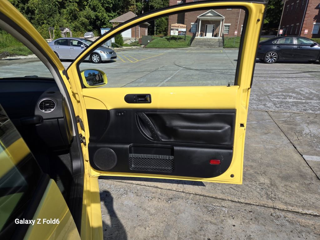 Used 2009 Volkswagen Beetle S image 10