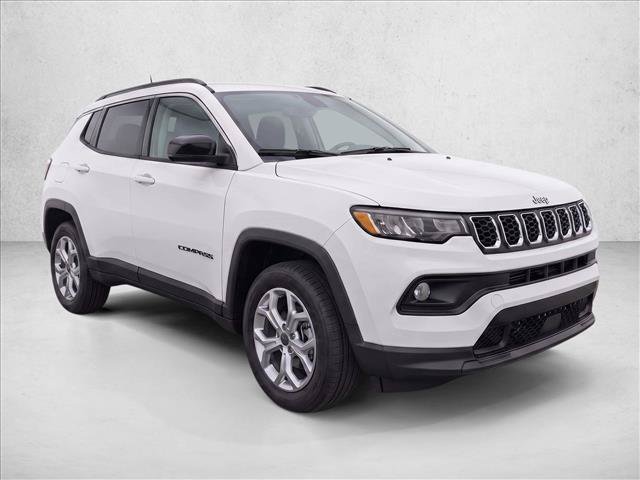 Used 2026 Jeep Compass Latitude AWD/4WD image 3
