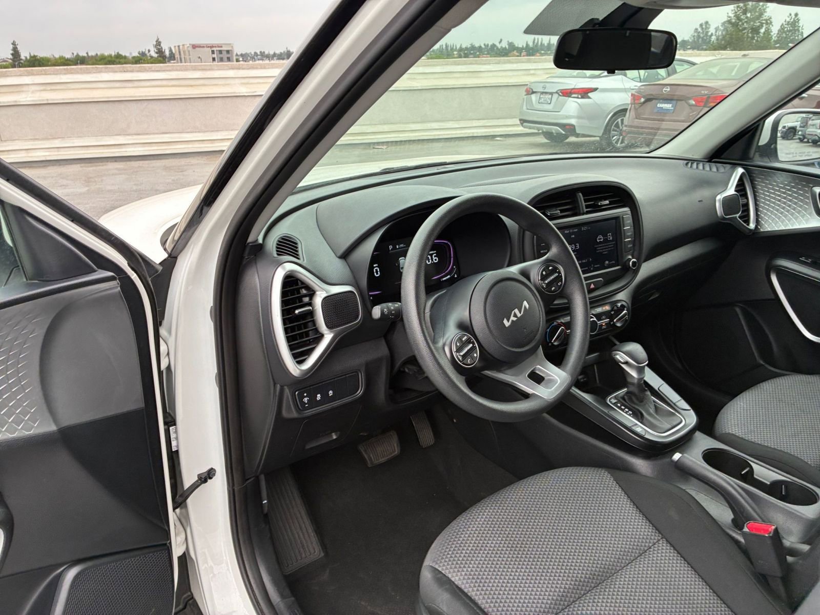 Used 2025 Kia Soul LX w/ LX Technology Package image 32