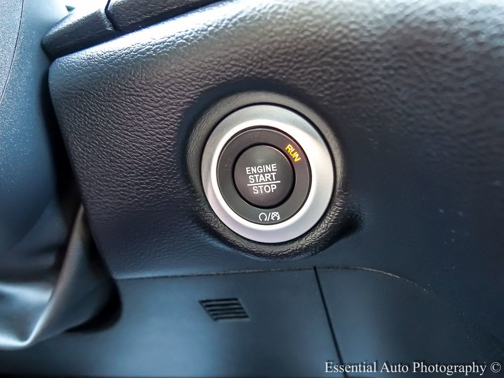 Used 2025 Chrysler Pacifica Select FWD image 21