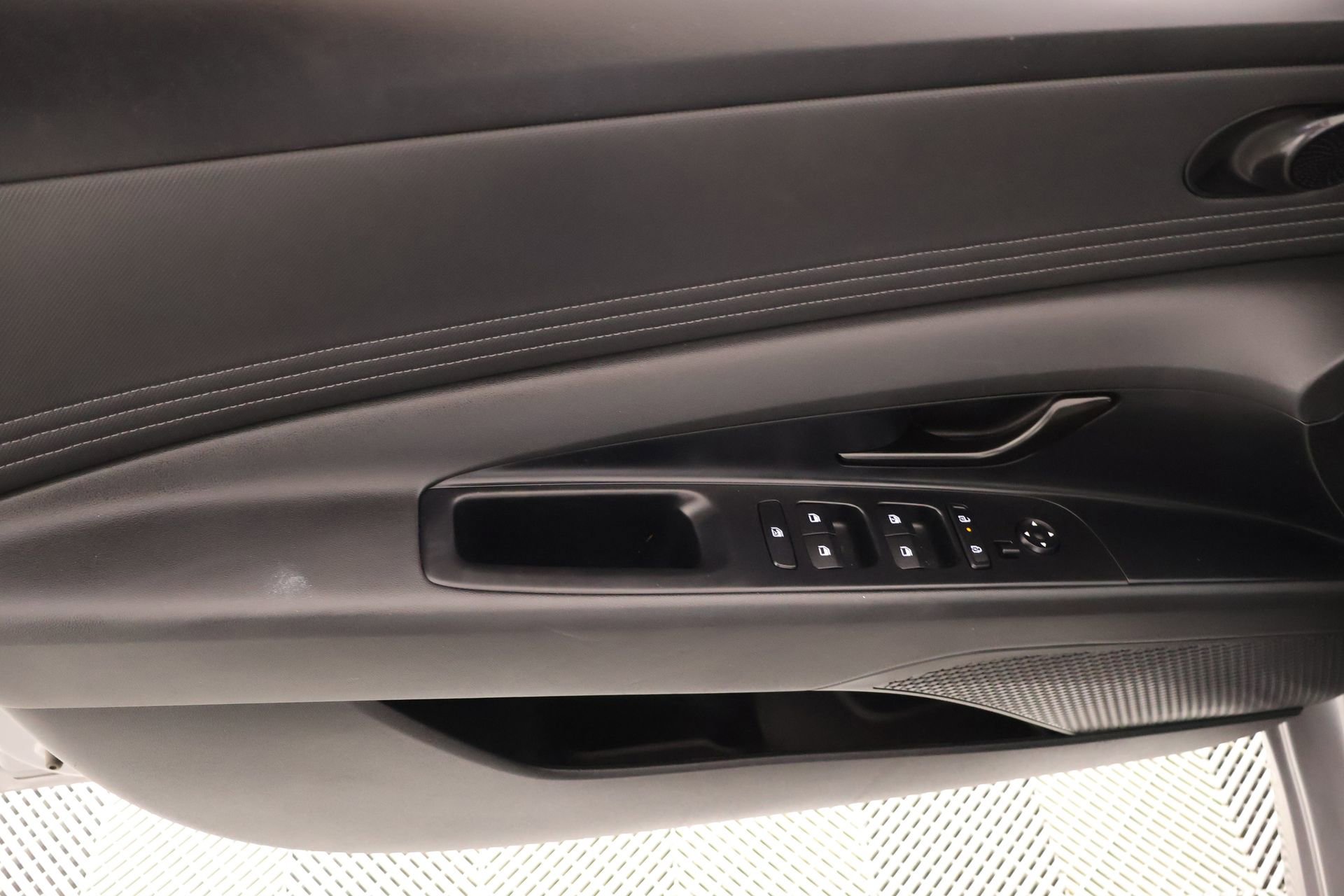 Certified 2025 Hyundai Elantra Sport image 14