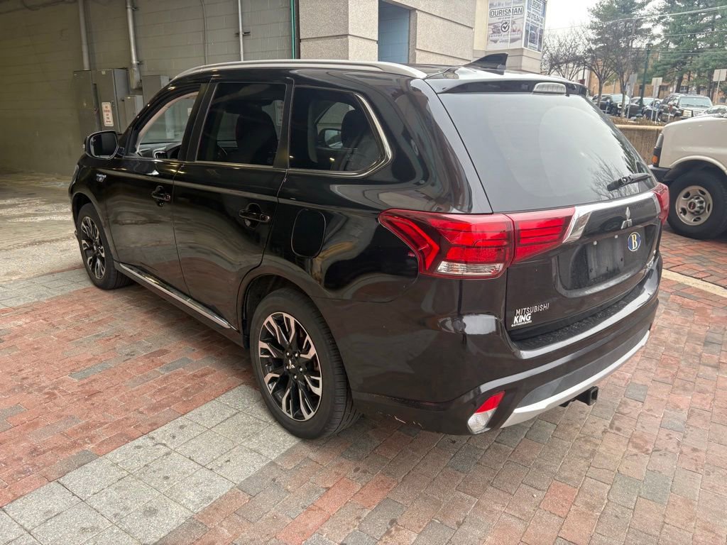Used 2018 Mitsubishi Outlander GT image 3