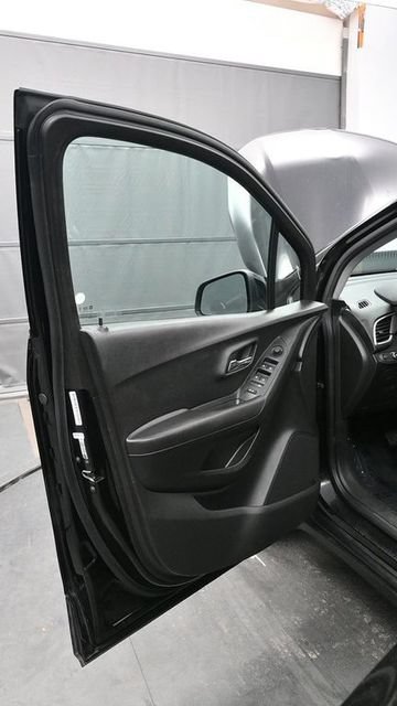 Used 2020 Chevrolet Trax LT w/ LT Convenience Package FWD image 10