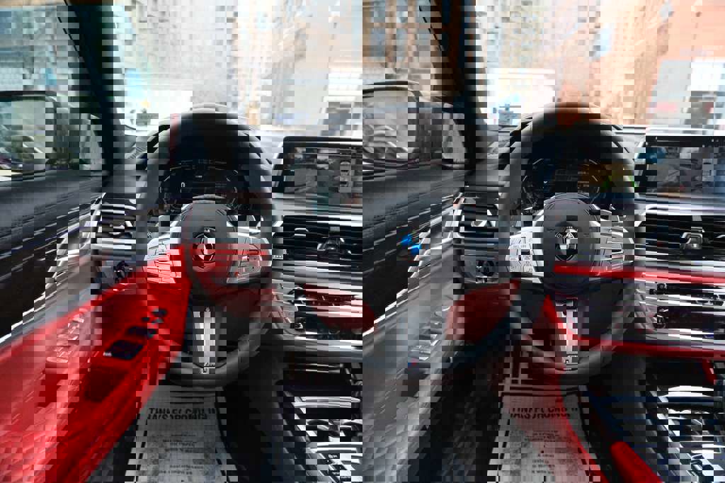 Used 2021 BMW 750i xDrive w/ Executive Package image 34