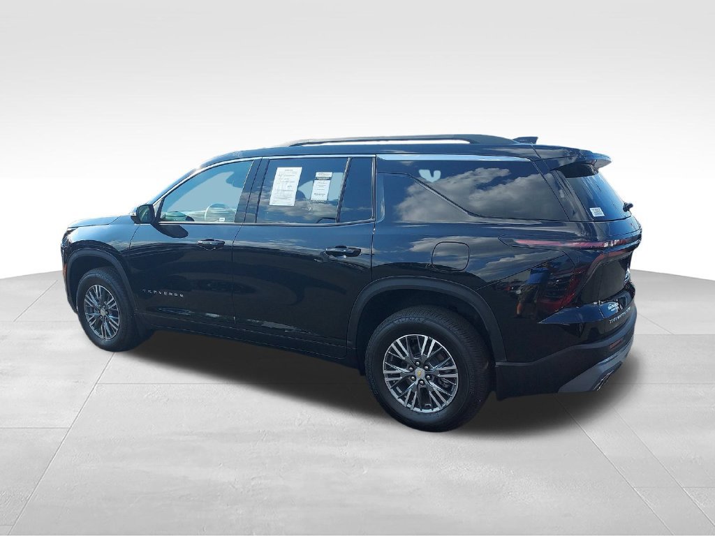 Used 2025 Chevrolet Traverse LT w/ Driver Confidence Package AWD/4WD image 3
