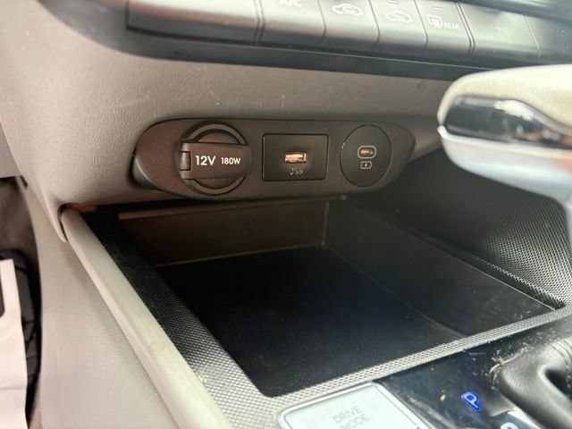 Used 2024 Hyundai Elantra SE FWD image 19