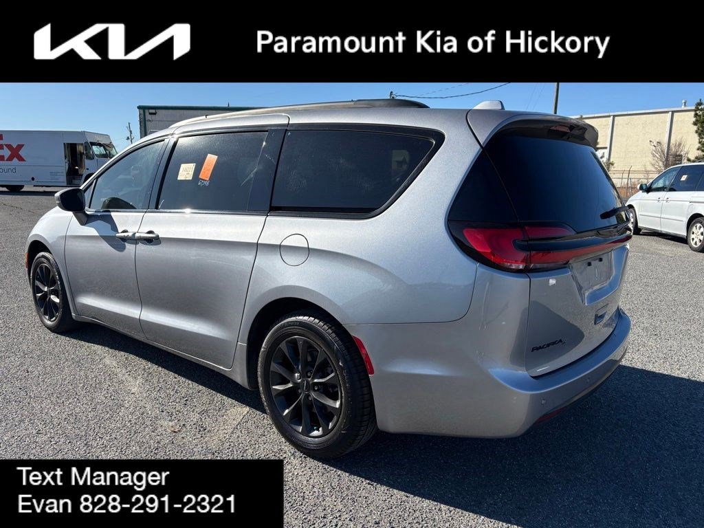 Used 2021 Chrysler Pacifica Touring-L w/ S Appearance Package image 8