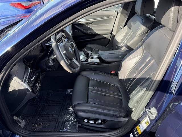 Used 2022 BMW M550i xDrive w/ Premium Package image 16