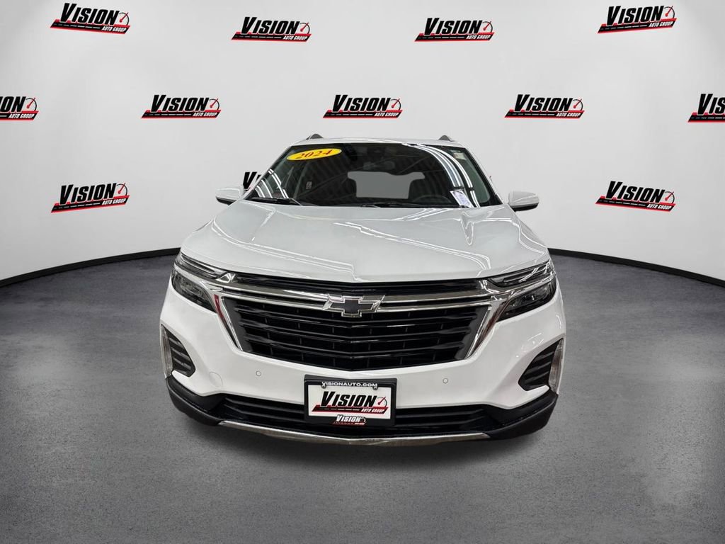 Used 2024 Chevrolet Equinox LT image 2