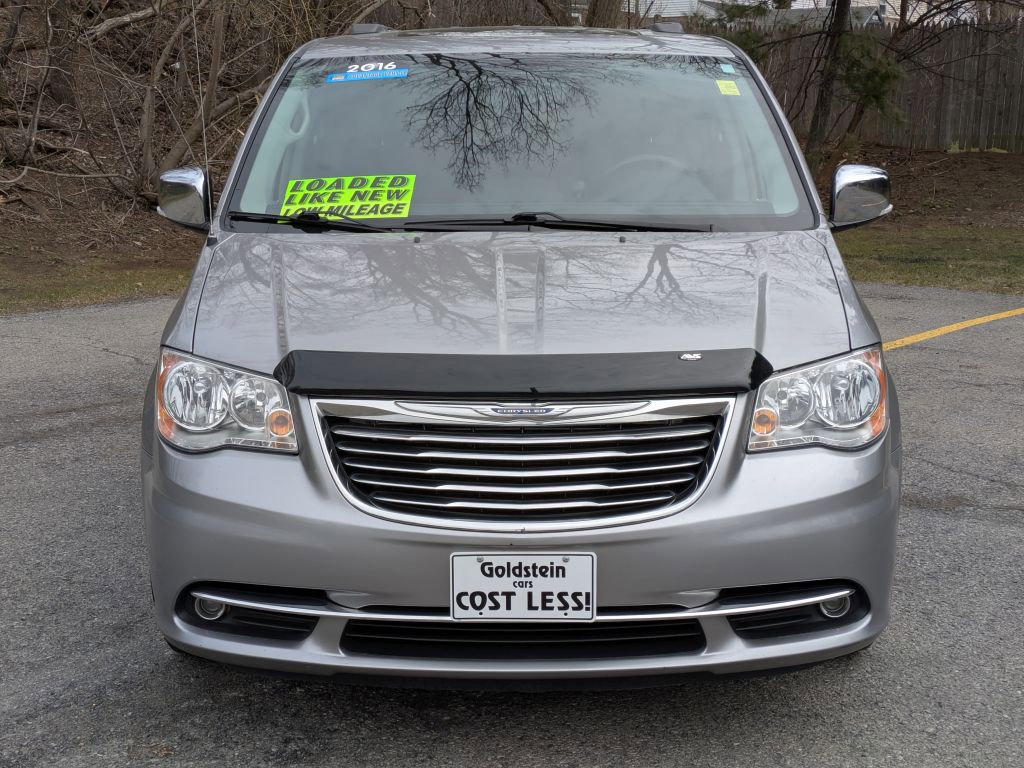 Used 2016 Chrysler Town & Country Touring-L image 2