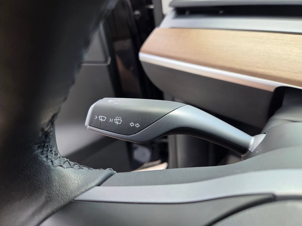 Used 2022 Tesla Model Y Long Range AWD/4WD image 33