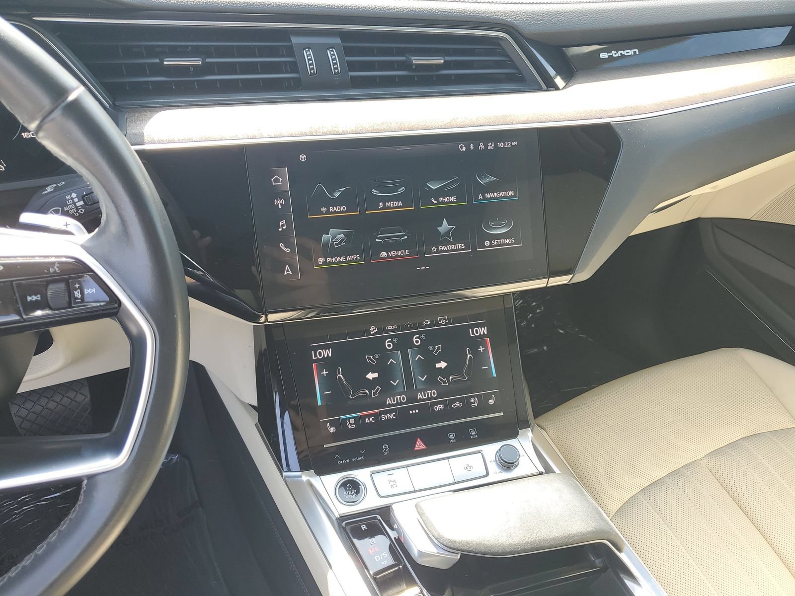 Used 2024 Audi Q8 e-tron Premium Plus w/ Premium Plus Package AWD/4WD image 25