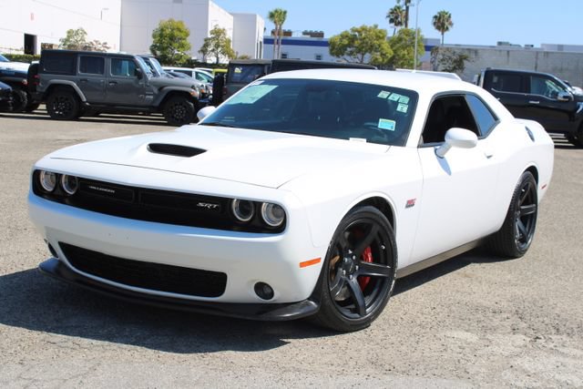 Used 2018 Dodge Challenger SRT w/ Technology Group RWD image 13