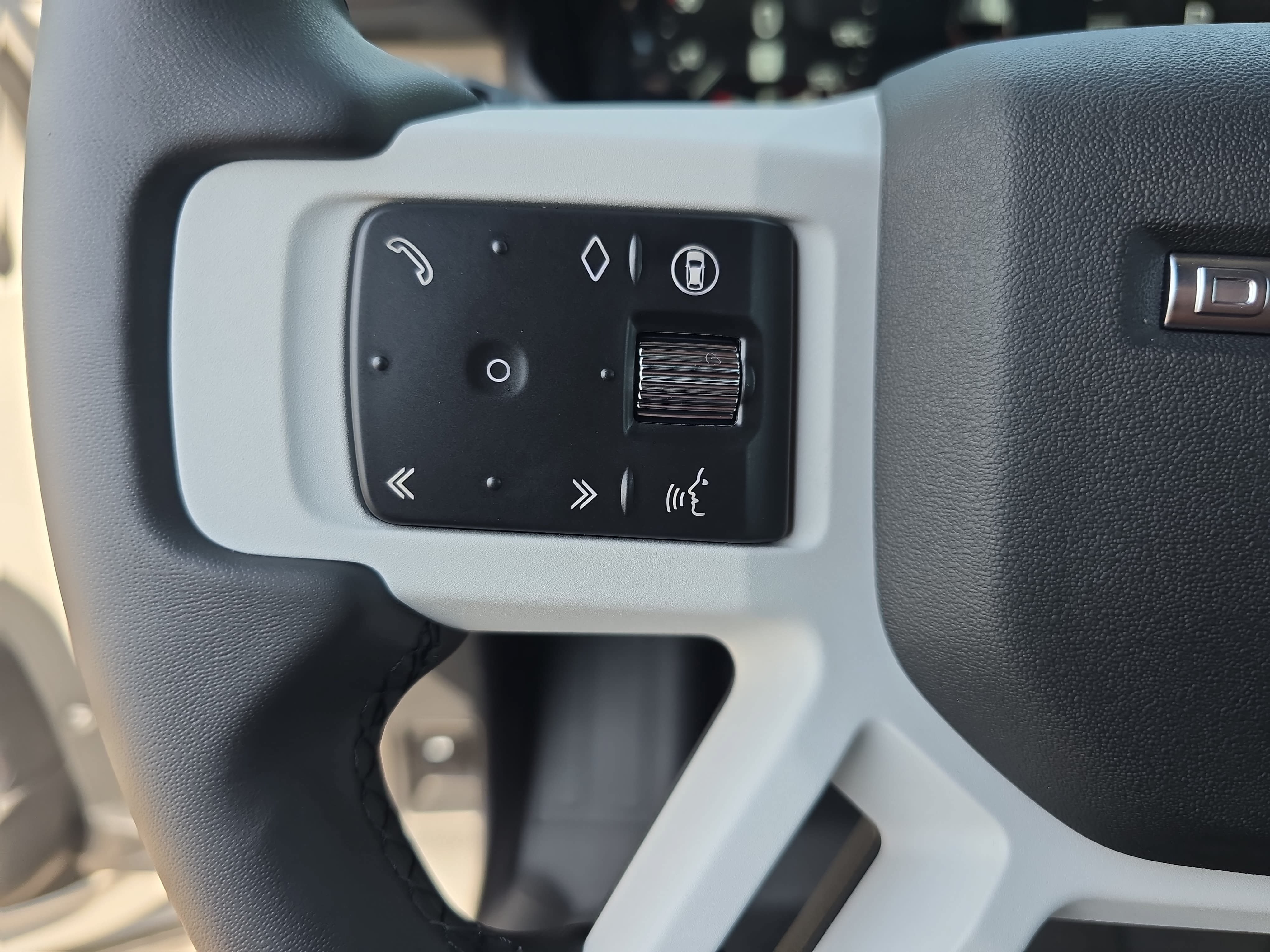 New 2026 Land Rover Defender 110 X-Dynamic SE AWD/4WD image 16