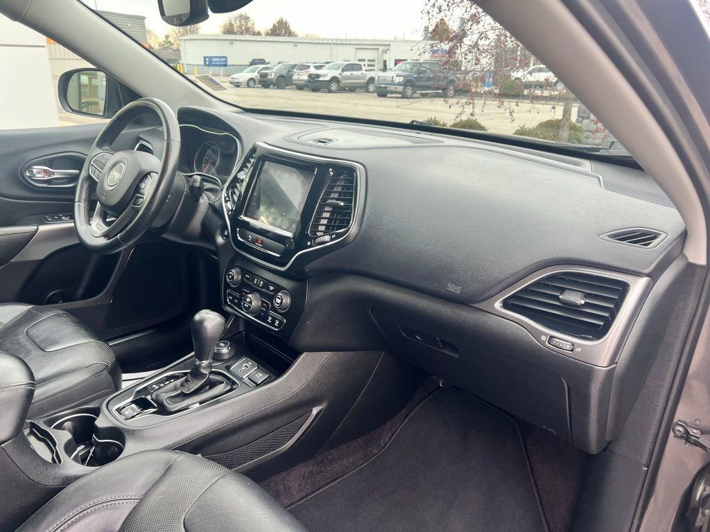 Used 2019 Jeep Cherokee Limited image 32