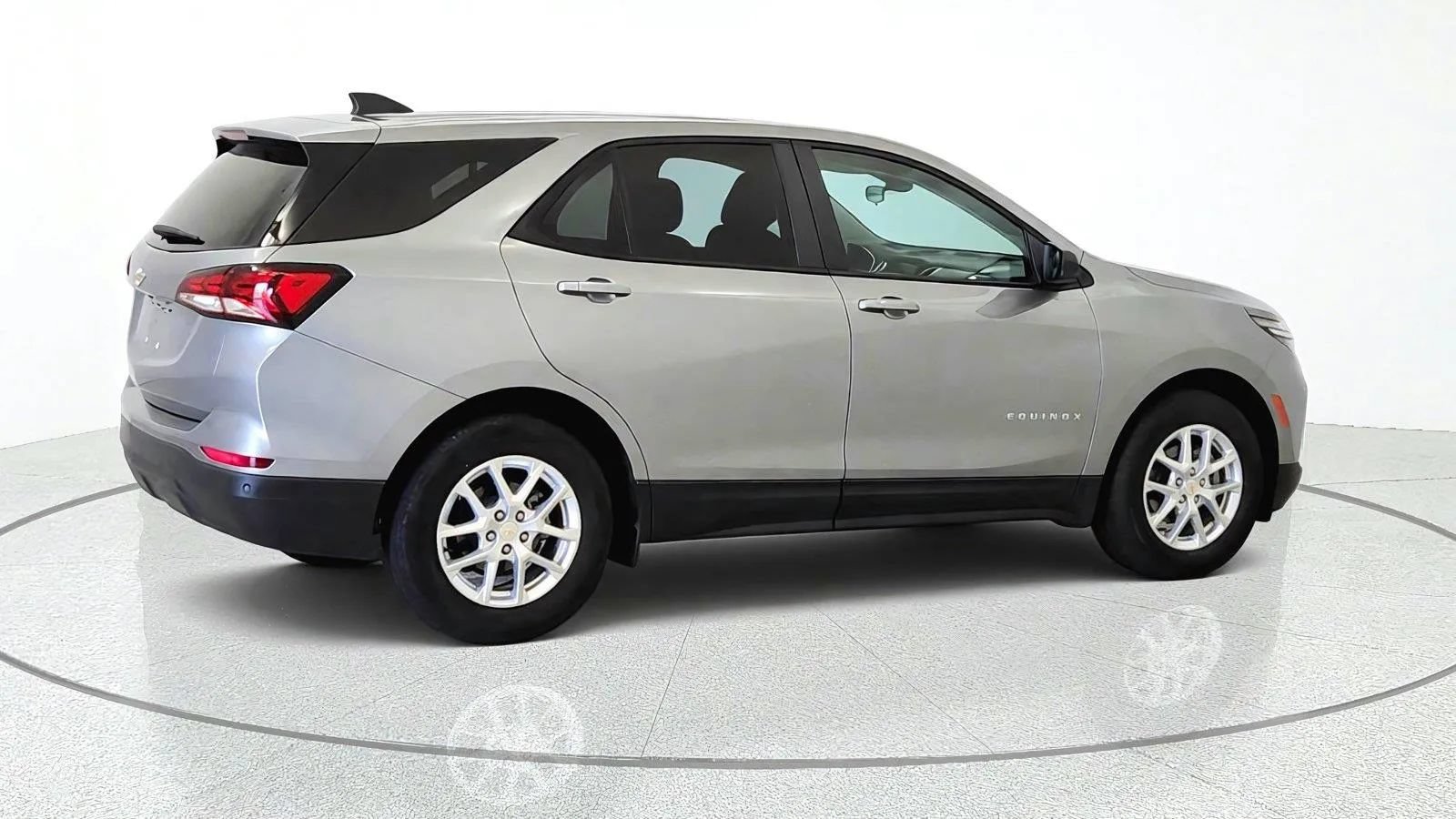 Used 2024 Chevrolet Equinox LS w/ LS Convenience Package FWD image 9