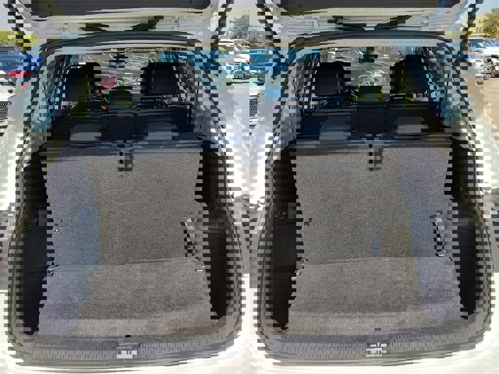 Used 2024 Volkswagen Tiguan SE image 12