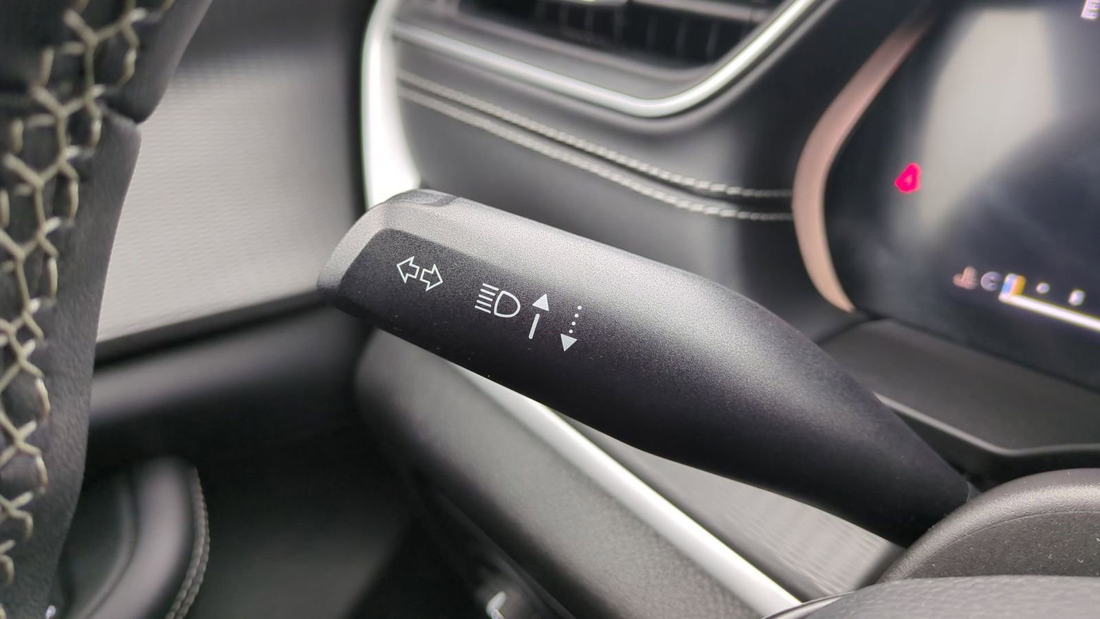 Used 2023 Jeep Grand Cherokee Altitude image 31