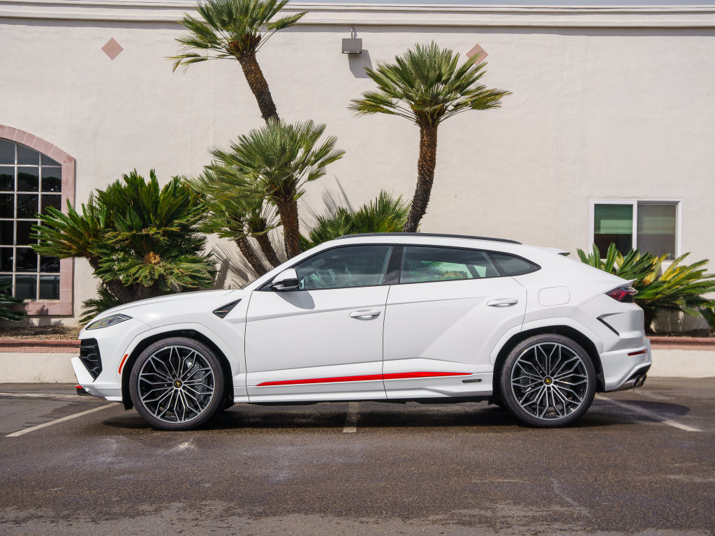 Used 2025 Lamborghini Urus SE AWD/4WD image 38