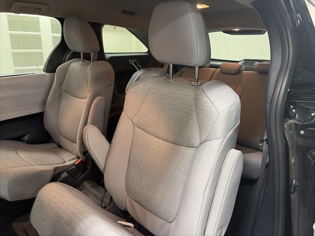 Certified 2025 Toyota Sienna LE image 13