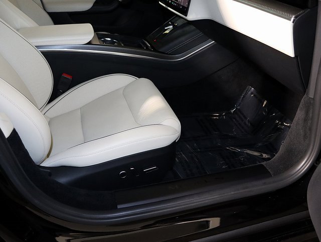 Used 2023 Tesla Model S Plaid image 35